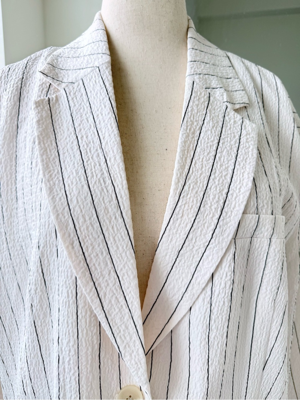 H&M White Blazer with Black Pinstripes - Picture 3 of 7